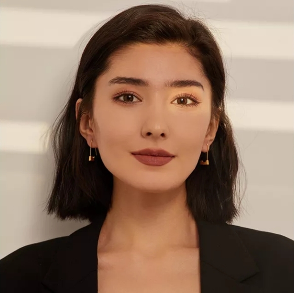 Chic Lock Hoop Earrings - Picture 7 of 7